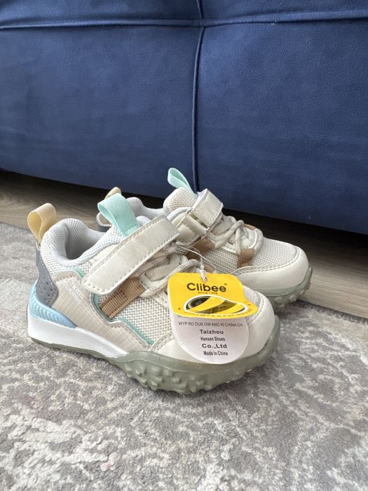 Продам новые кроссовки