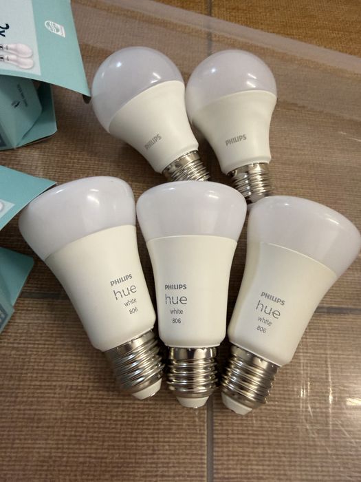 Philips Hue – Bridge + 5 becuri smart