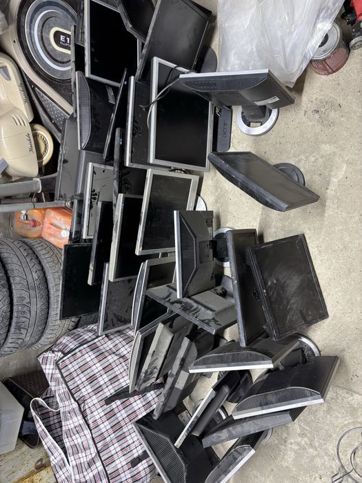 Продаются мониторы рабочие 30 штук