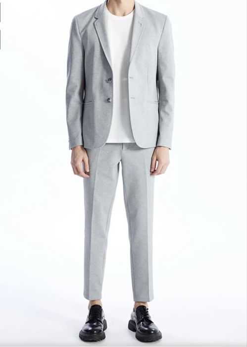 Мъжки сив костюм