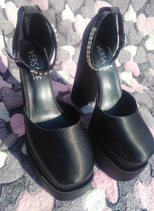 Продам женские туфли Versace, размер 38