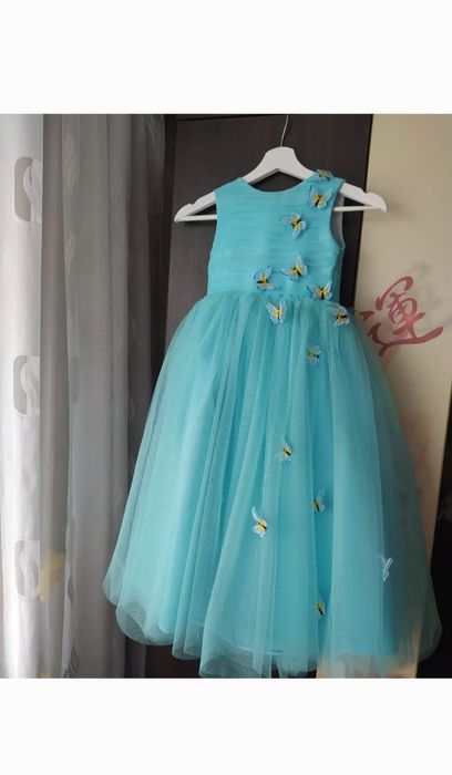 Продам бальное платье на девочку