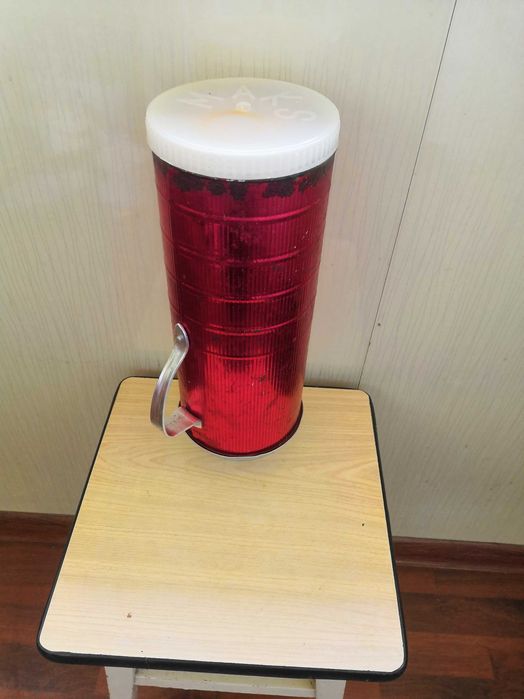 Продам Термос 2 литра