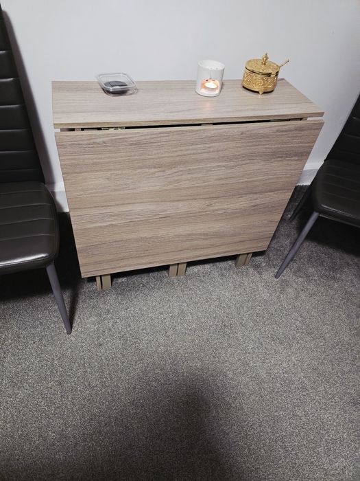 Masa extensibila cu 4 scaune