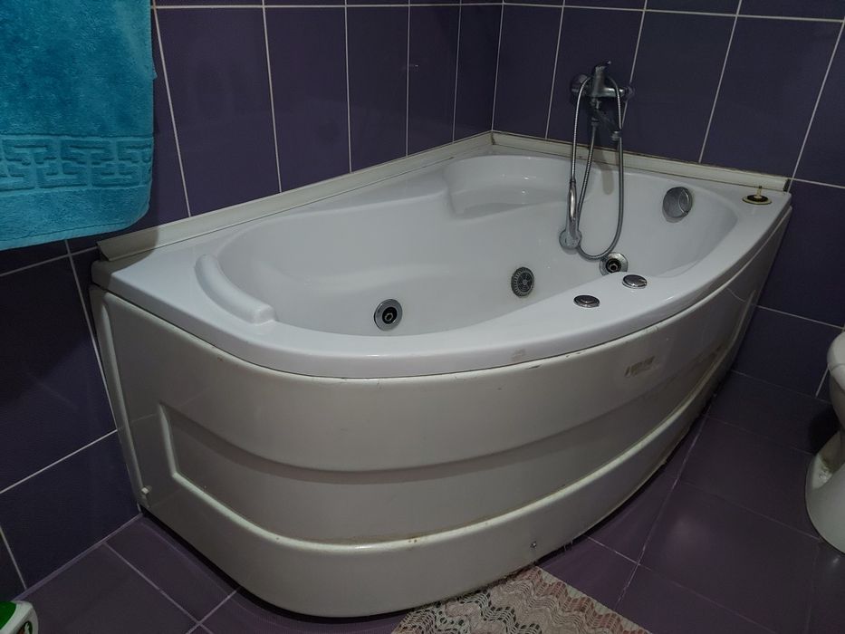 Cada acrilică cu hidromasaj