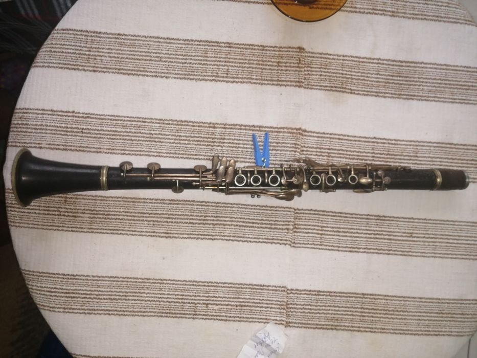 Кларинети 3 броя :Два Пълен Бьом дървени и 1 Полу Бьом.