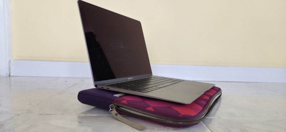 Продавам MacBook Air 2019 13-inch