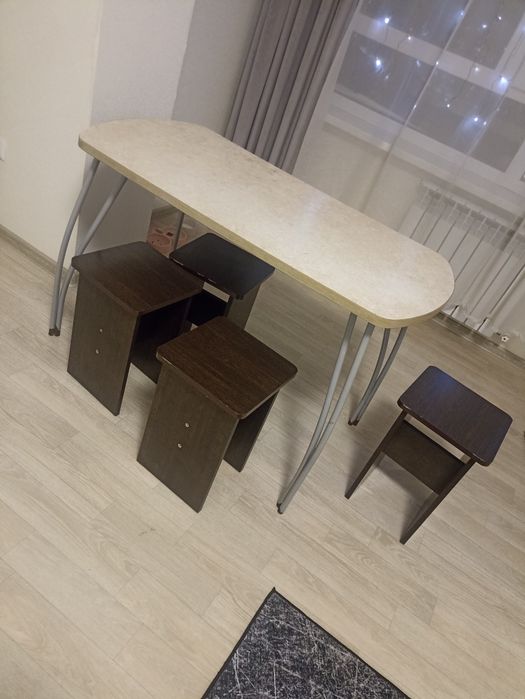 Продам стол 5000