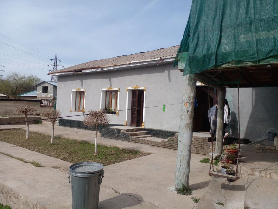 Срочна ховли уй сотилади 13 сотик ремонтлари бор манзил химпром кипчок