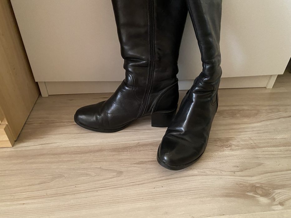 Черни кожени ботуши с вата и удобен ток