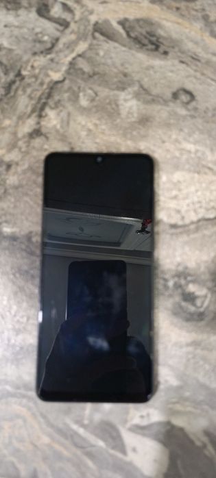 Samsung A33 5G в нормальном (есть выгорание)