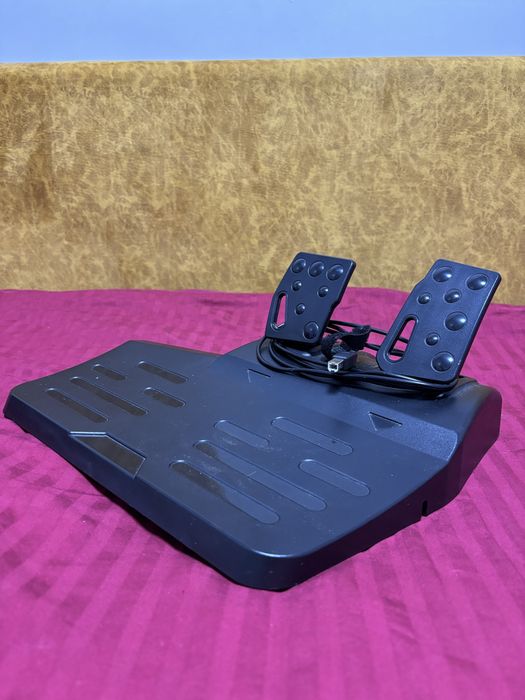 Продам игровой руль Sven GC-W900