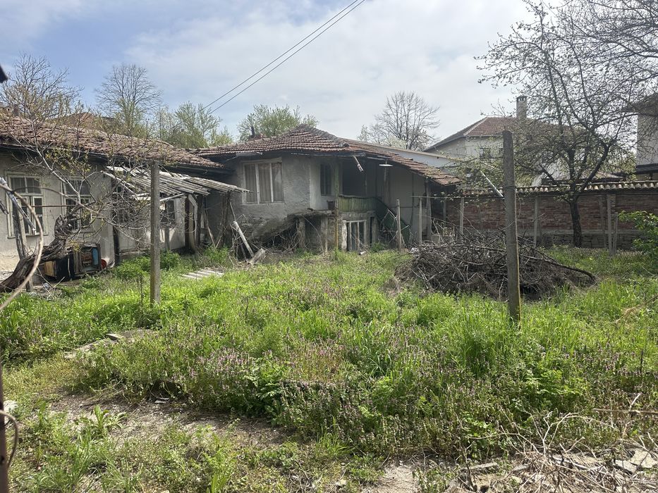 Къща в град Дебелец