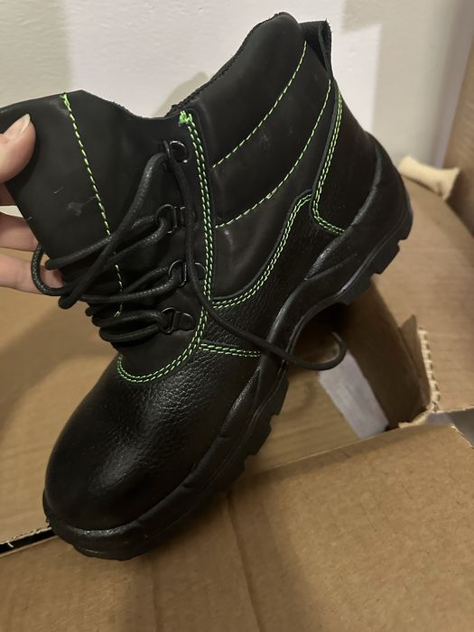 Продам спец. обувь