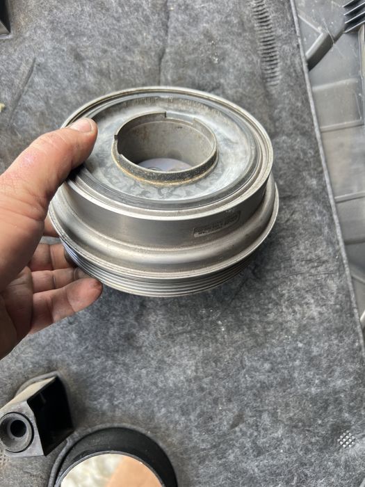 Fulie vibrochen bmw tractiune fata b47c20b intr-o conditie impecabila aproape noua , pot oferi montaj