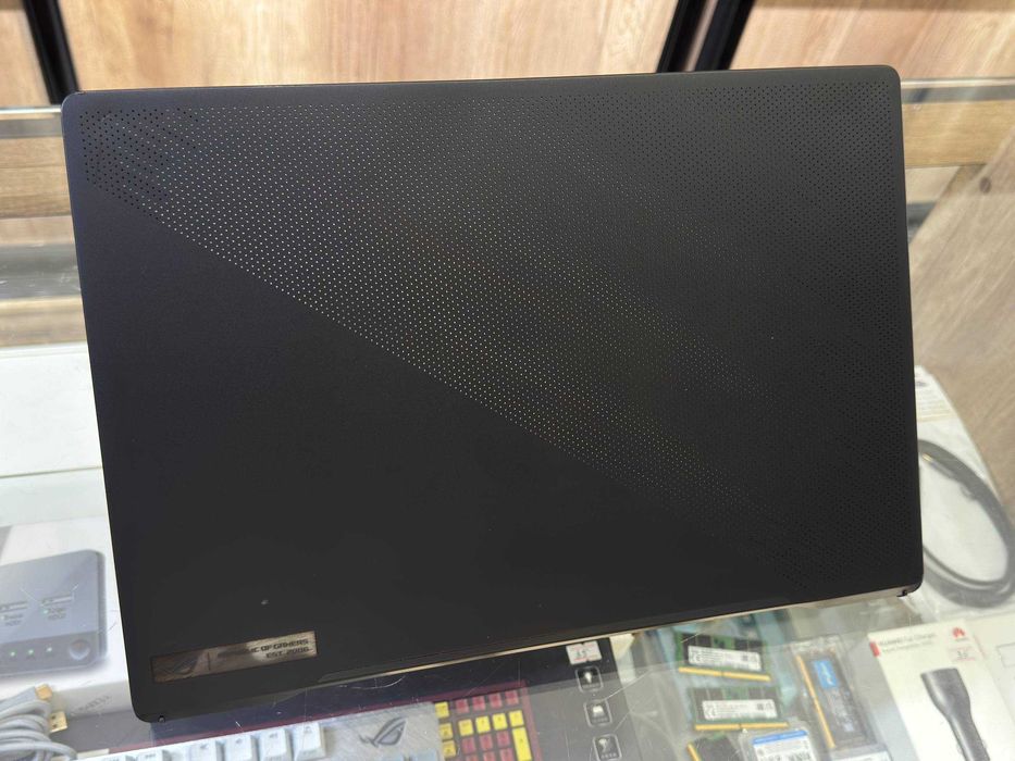 ASUS ROG ZEPHYRUS M16 ore i7-11800H ram 16 ssd 512 RTX 3050Ti 4Gb