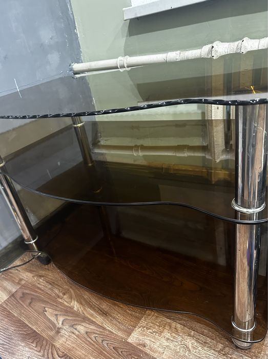 Стеклянный столик