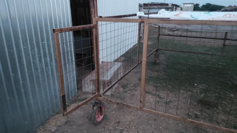 Продам клетку на Колёсах для Телят
