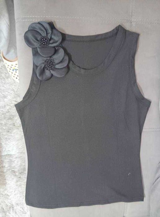 Черен потник с цветя