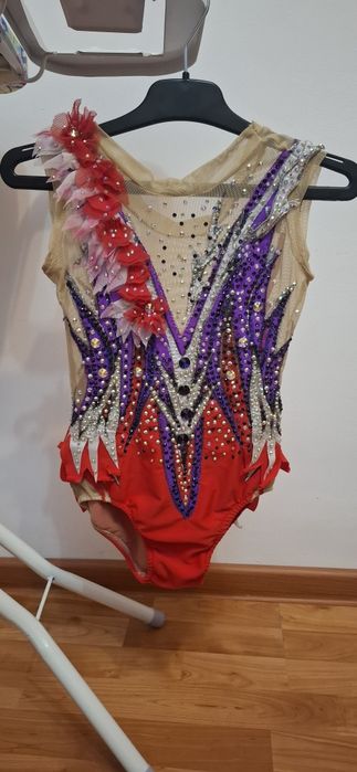 Costum gimnastica