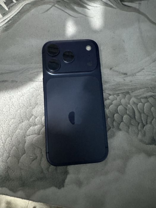 Iphone 17 pro  със забравен icloud перфектен