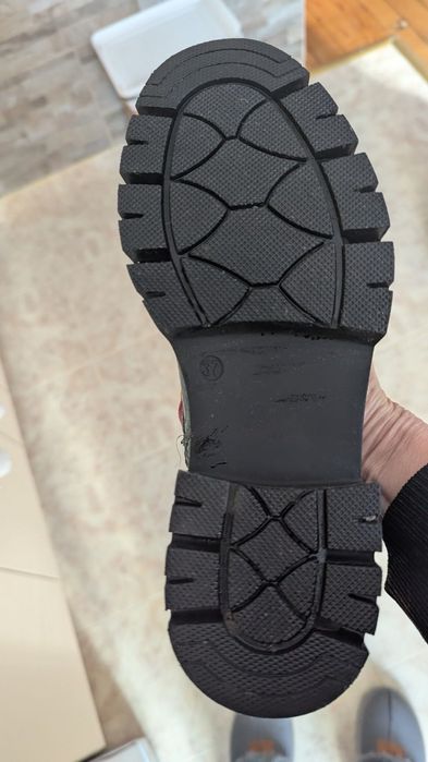 Продавам кубинки/боти на марката Wicked