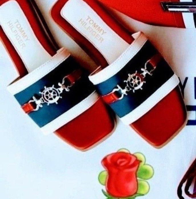 Papuci Tommy Hilfiger diverse mărimi, logo metalic, saculet, etichetă