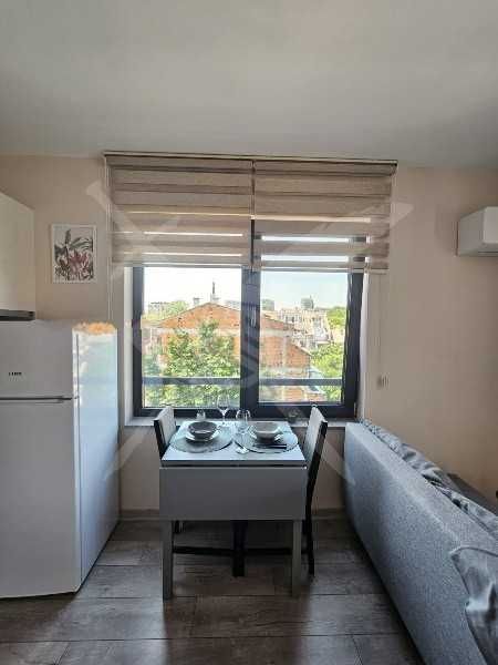 Дава се под наем Едностаен апартамент в Пловдив, Младежки Хълм - 36 кв.м за 448.8 € - Снимка #1