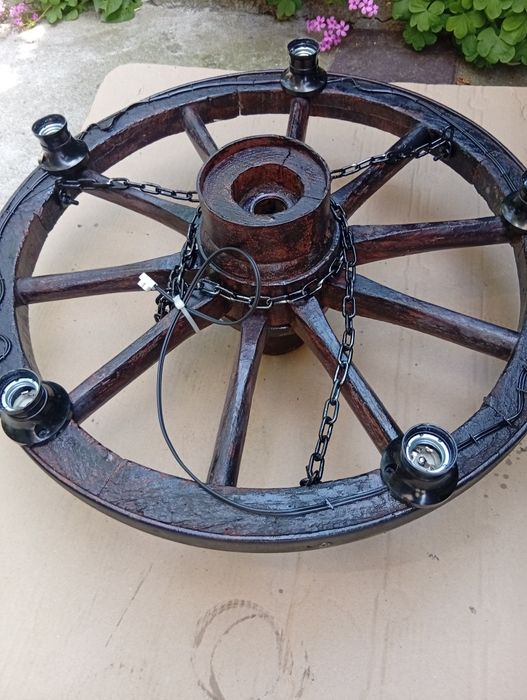 Колело от каруца полилей