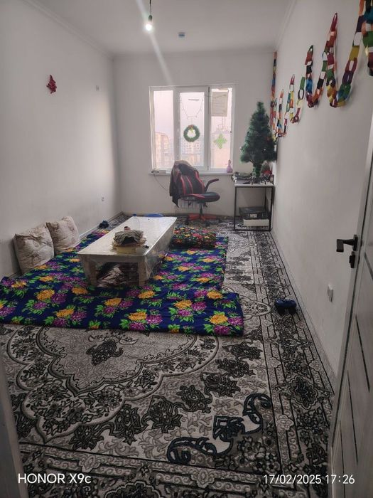 Student va ishlaydigan qizlar olamiz