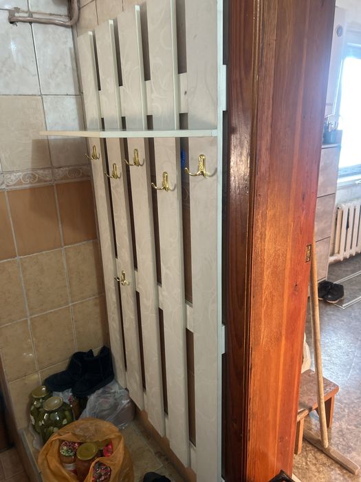 Вешалка  бу в отличном состоянии