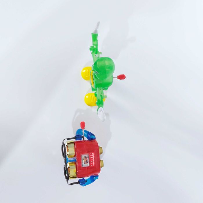 Продам игрушки-двигающиеся роботы