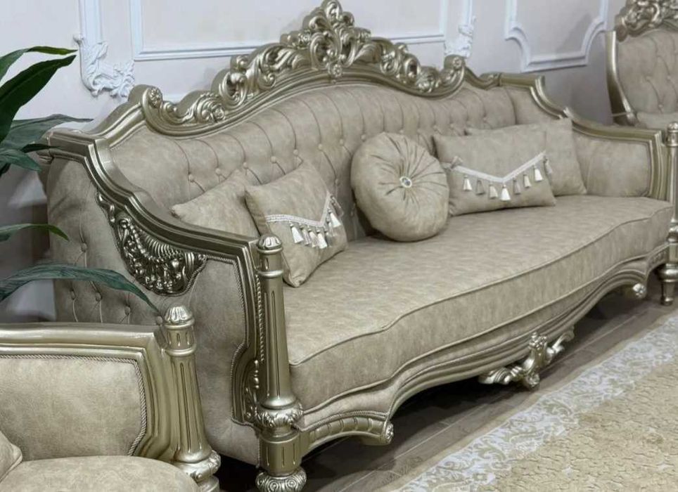 Продам диван с креслами