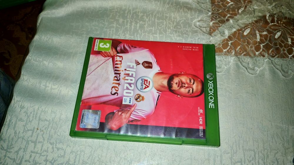 Xbox one, x, s uchun pes 2017 va fifa 20 disklari 4k kotaradi