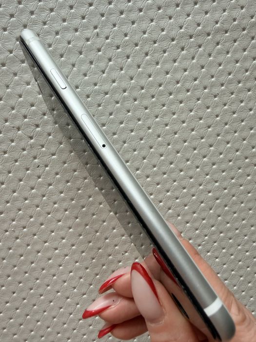 Продам iphone se