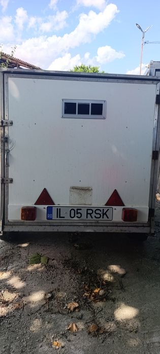 Remorca transport caini , înmatriculata .