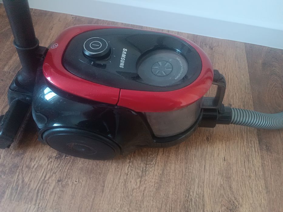 Пылесос Samsung.
