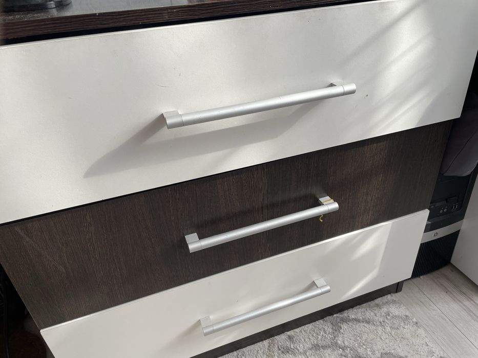 Продаю шкаф комод, тумбочки