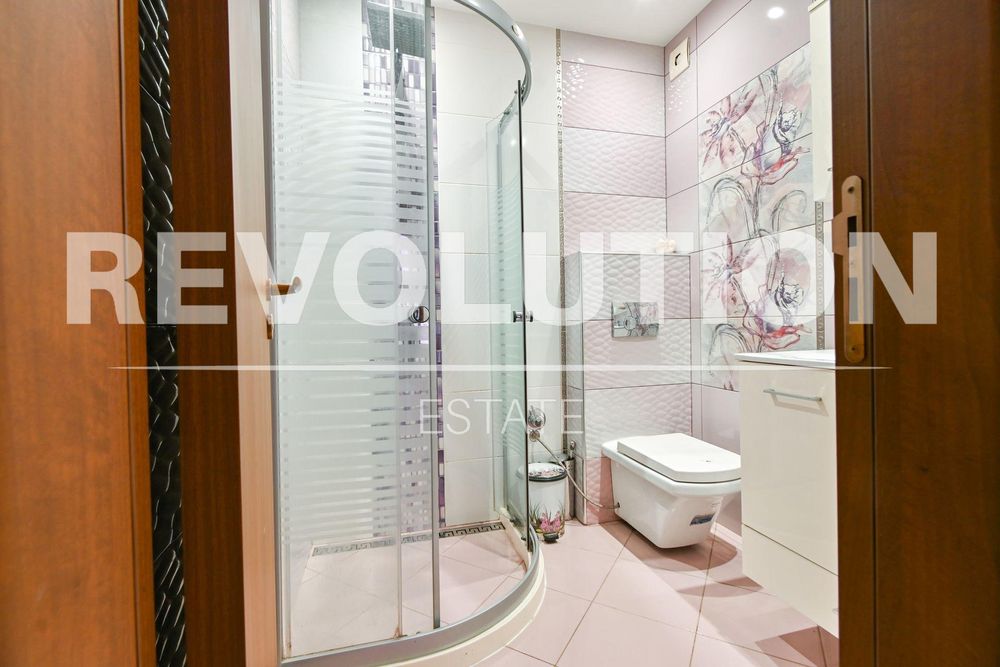 Продава се Тристаен апартамент в София, Хаджи Димитър - 95 кв.м за 1933 €/кв.м - Снимка #13