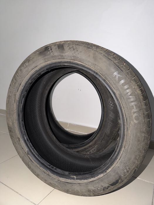 Комплект шин Kumho размером 235/45 R18, индекс нагрузки 94