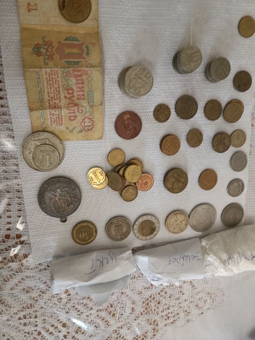 Монеты. Тенге. Рубли.