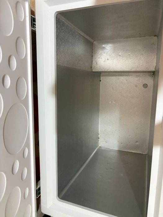 Морозильник почти новый