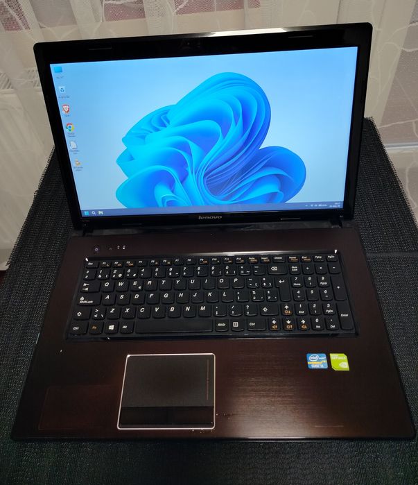 Lenovo G780 – 17.3" – i5, 8GB RAM, SSD 120gb+ HDD 320gb