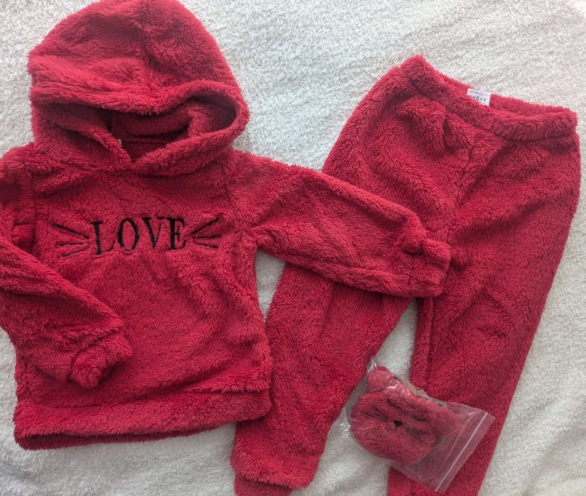 Продавам ботушки + екипче