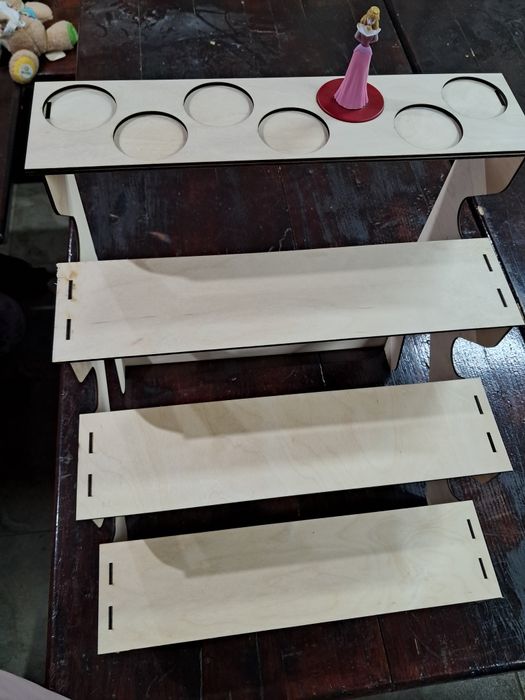 Стойка за колекцията на Дисни