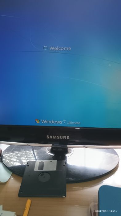 Продавам настолен компютър