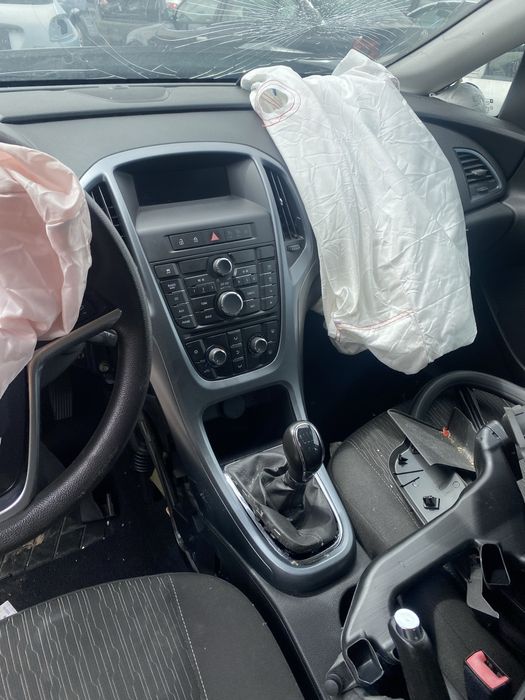 Опел Астра J 1.7 cdti 131кс на части