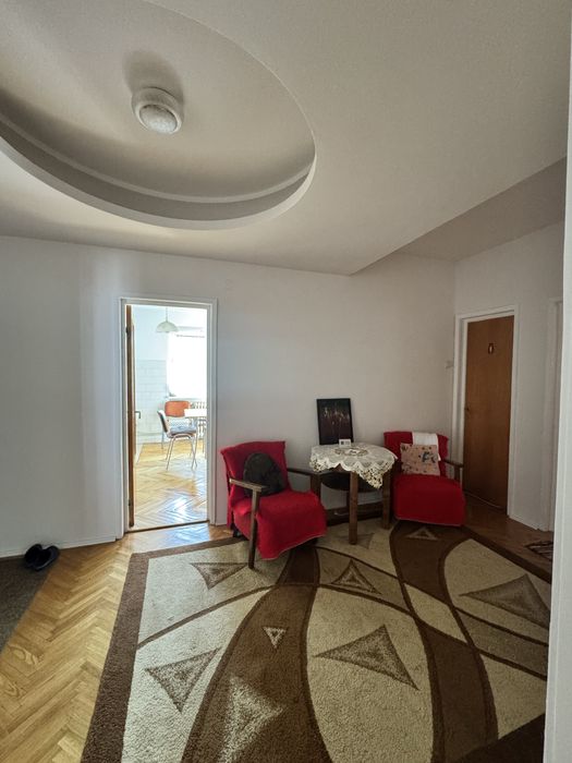 Apartament 4 camere de inchiriat