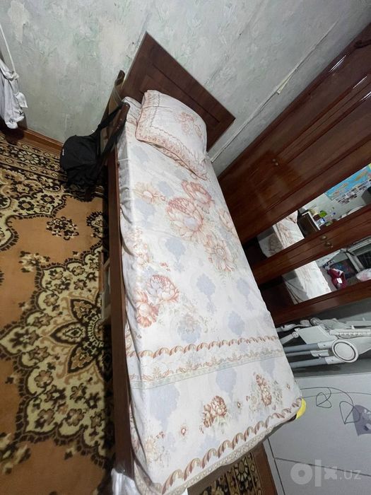 Срочно продаю кровать с матрасом