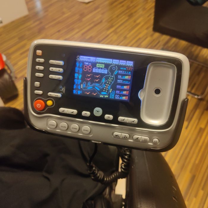 Fotoliu de masaj cu caldura inclusă. Masaj la maini, pălmi, picioare,